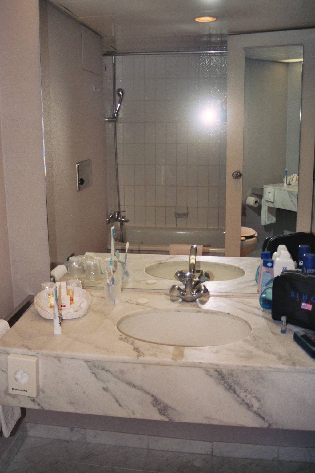 bruessel_hotel_royal_crown_bad.jpg