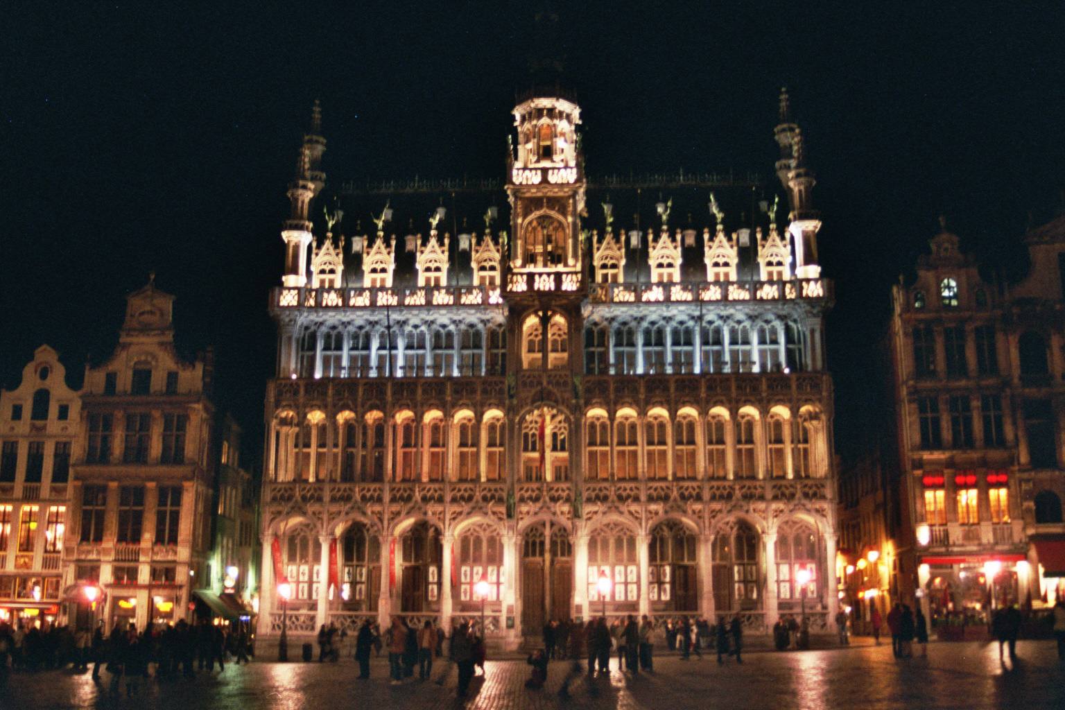 bruessel_maison_du_roi_bei_nacht.jpg